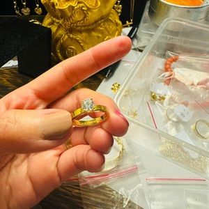 18K Saudi Gold Solid Ring with stone 5.5 size Has Stamp 750 means 18K